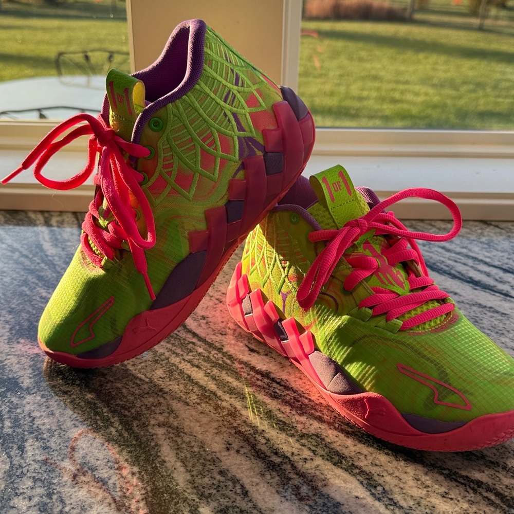 Puma M.E.L.O kids basketball shoes, sz 4